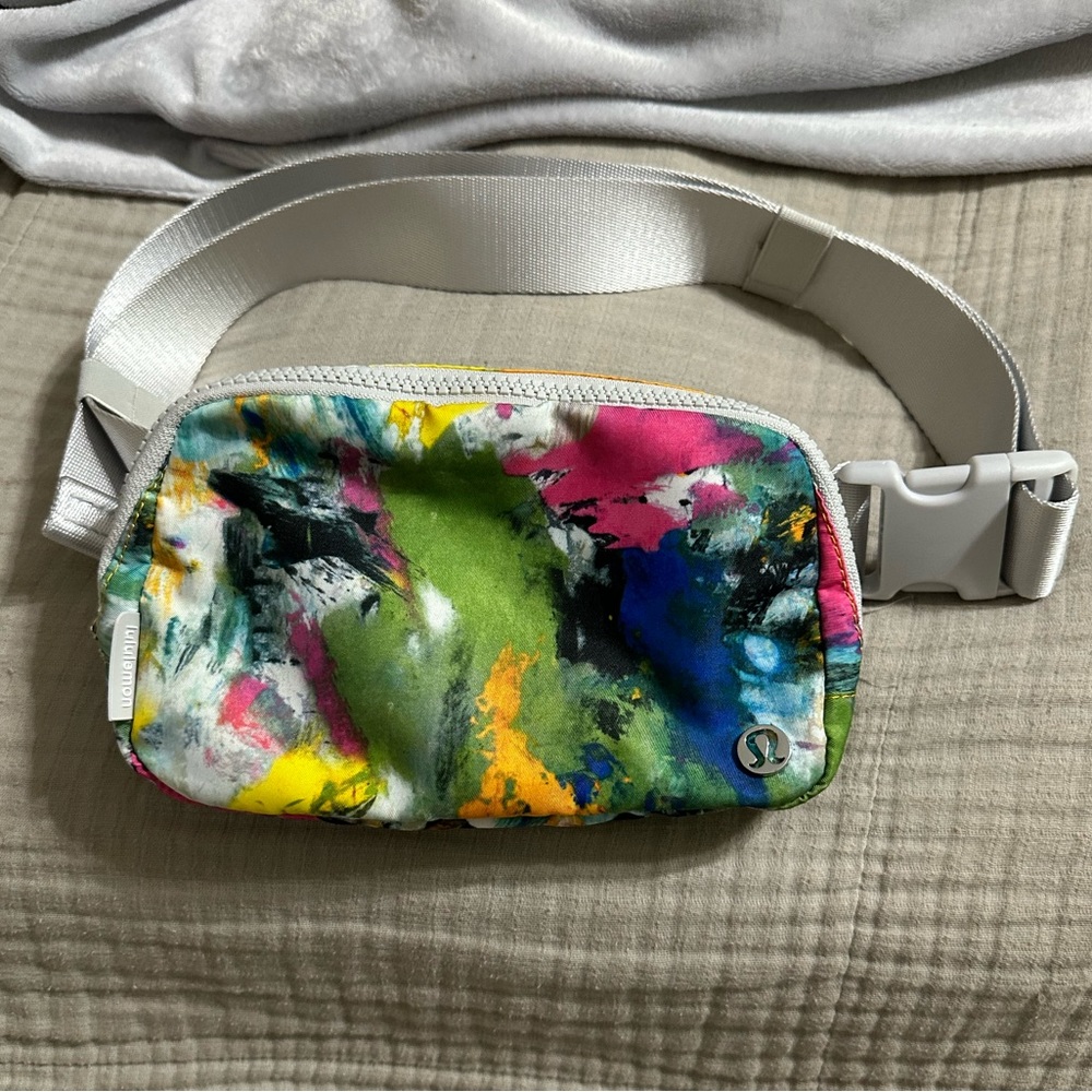 Lululemon Everywhere Belt Bag 1L